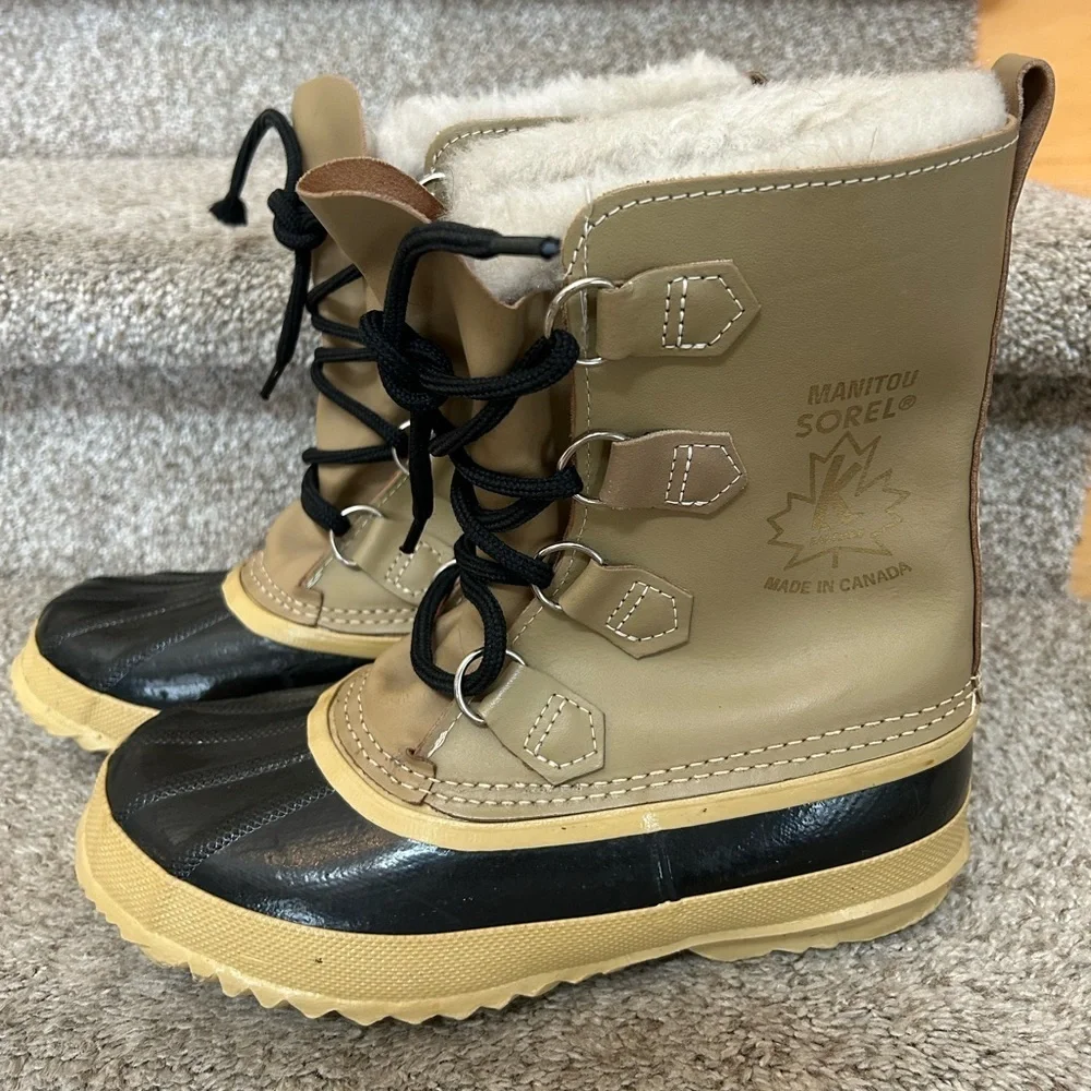 Vintage Sorel Manitou Lace Up Boots. Wool liner with faux fur trim. Y2K. Winter